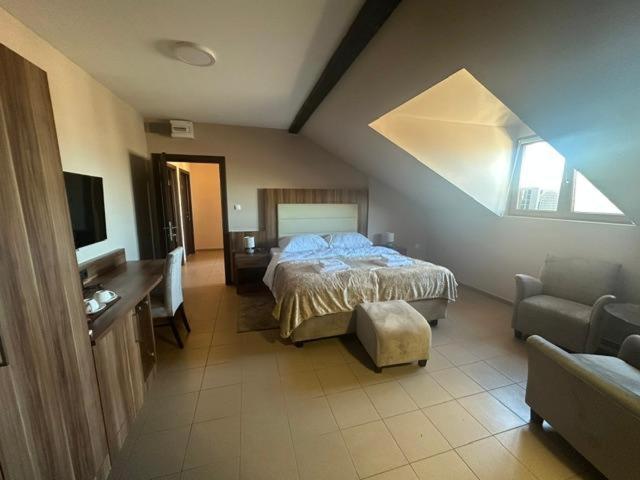 בור Jp Motel Mali Pariz מראה חיצוני תמונה