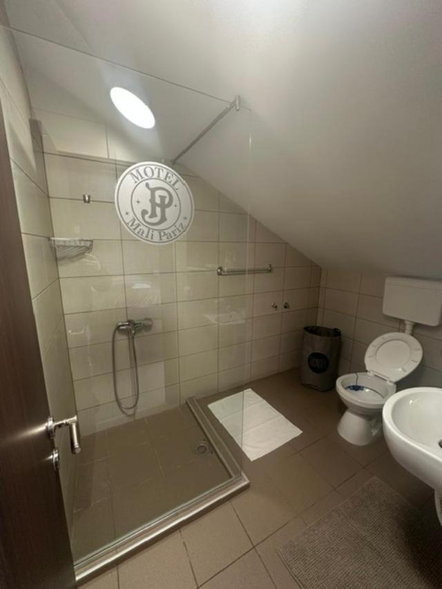 בור Jp Motel Mali Pariz מראה חיצוני תמונה