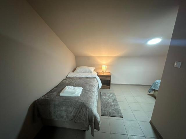 בור Jp Motel Mali Pariz מראה חיצוני תמונה