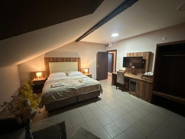 בור Jp Motel Mali Pariz מראה חיצוני תמונה