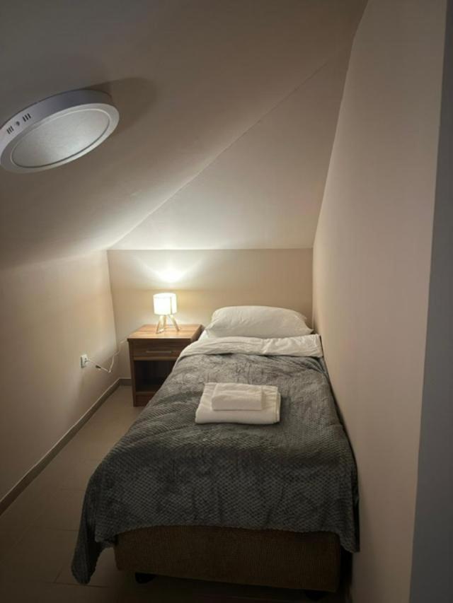 בור Jp Motel Mali Pariz מראה חיצוני תמונה