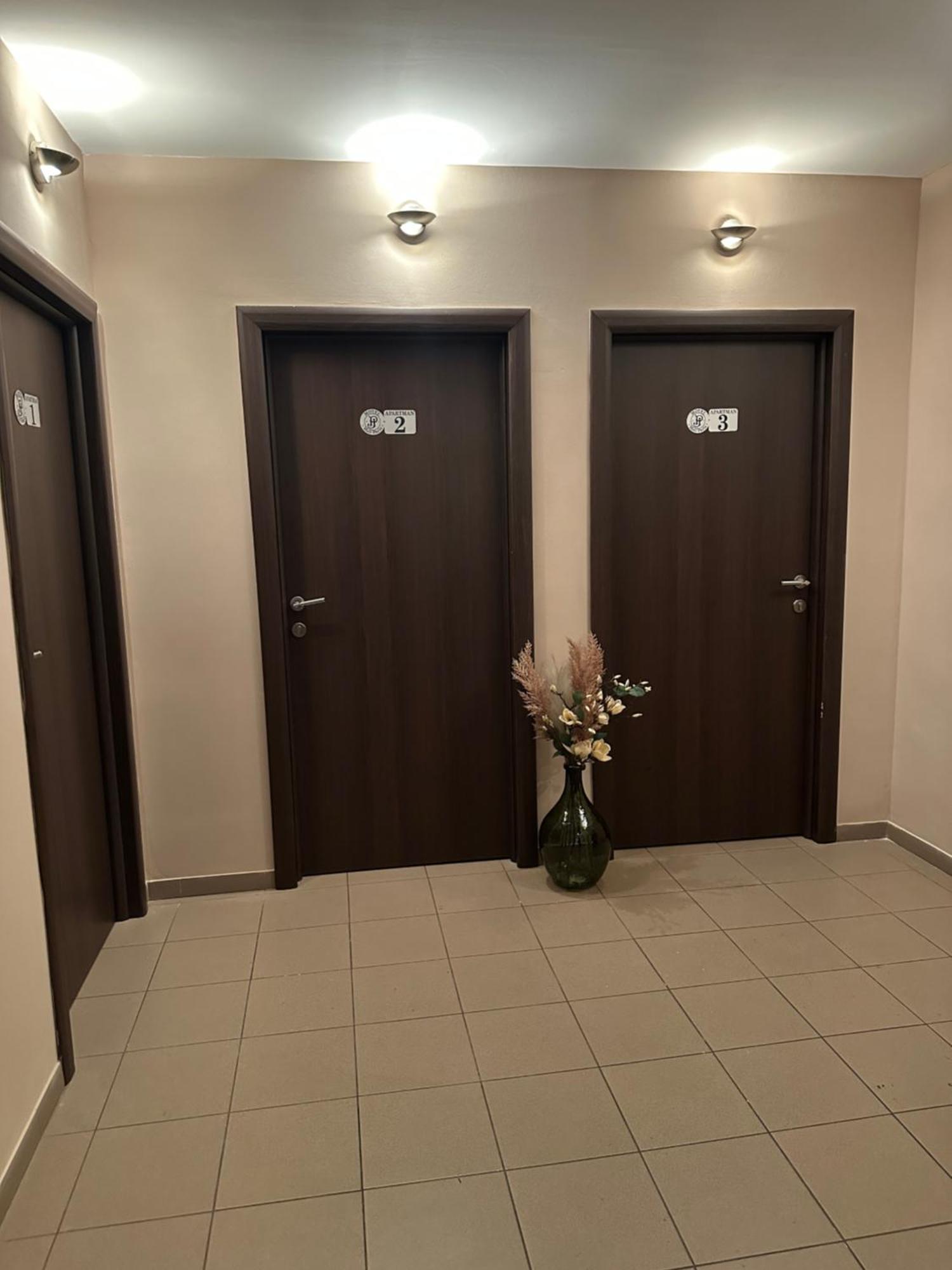בור Jp Motel Mali Pariz מראה חיצוני תמונה